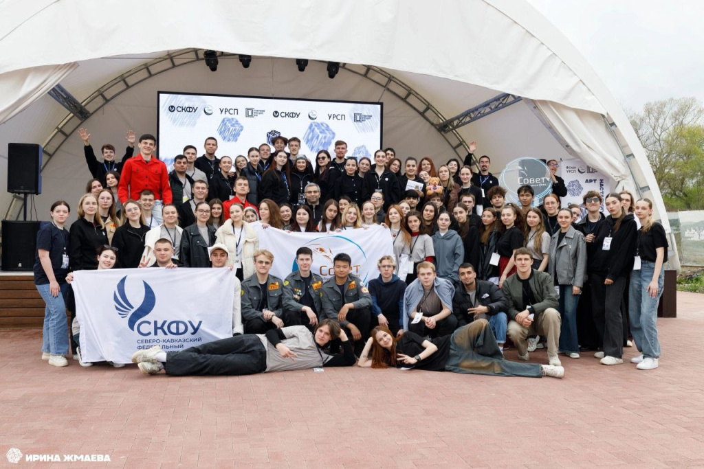 4VUVUqULxqk.jpg